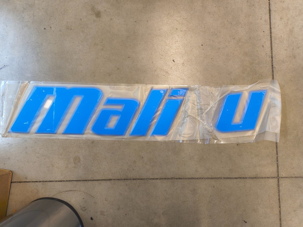 Emblem Malibu Blue-LG (Missing "b")