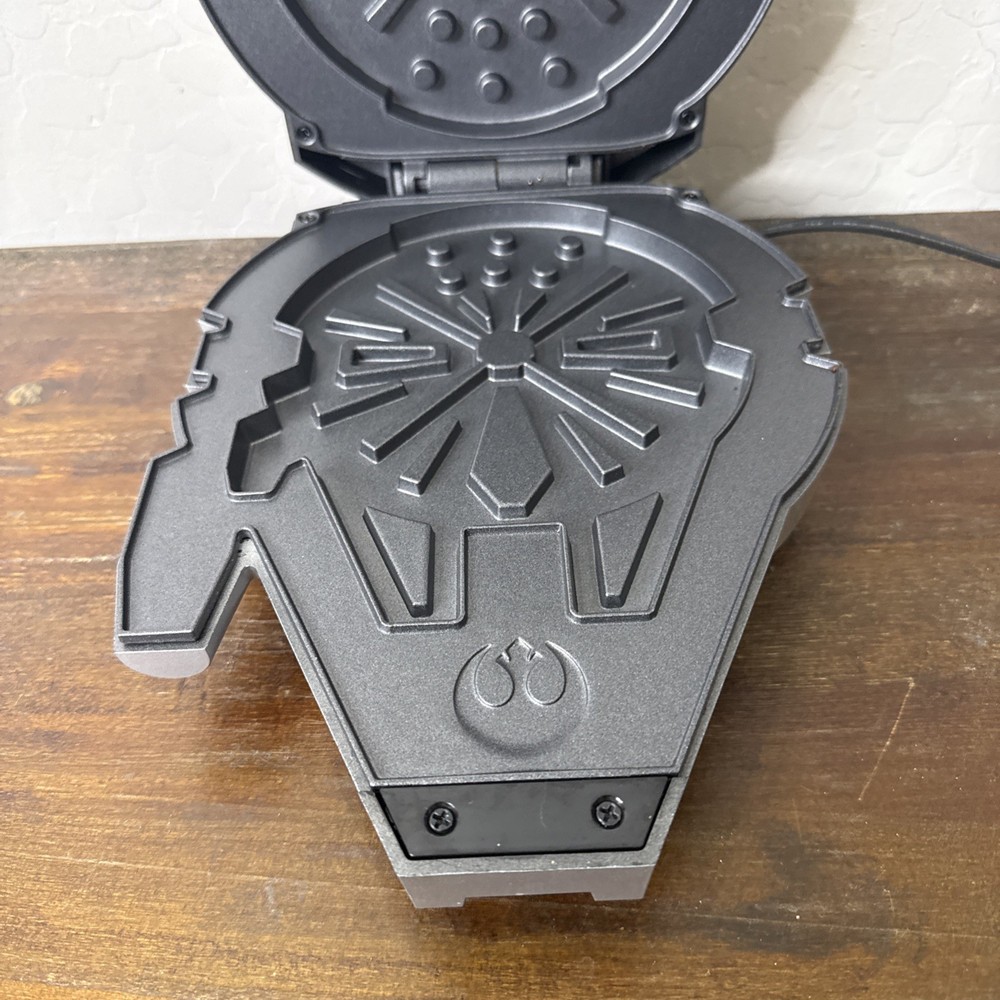 Star Wars Millenium Falcon Waffle Maker Used Very Clean EUC