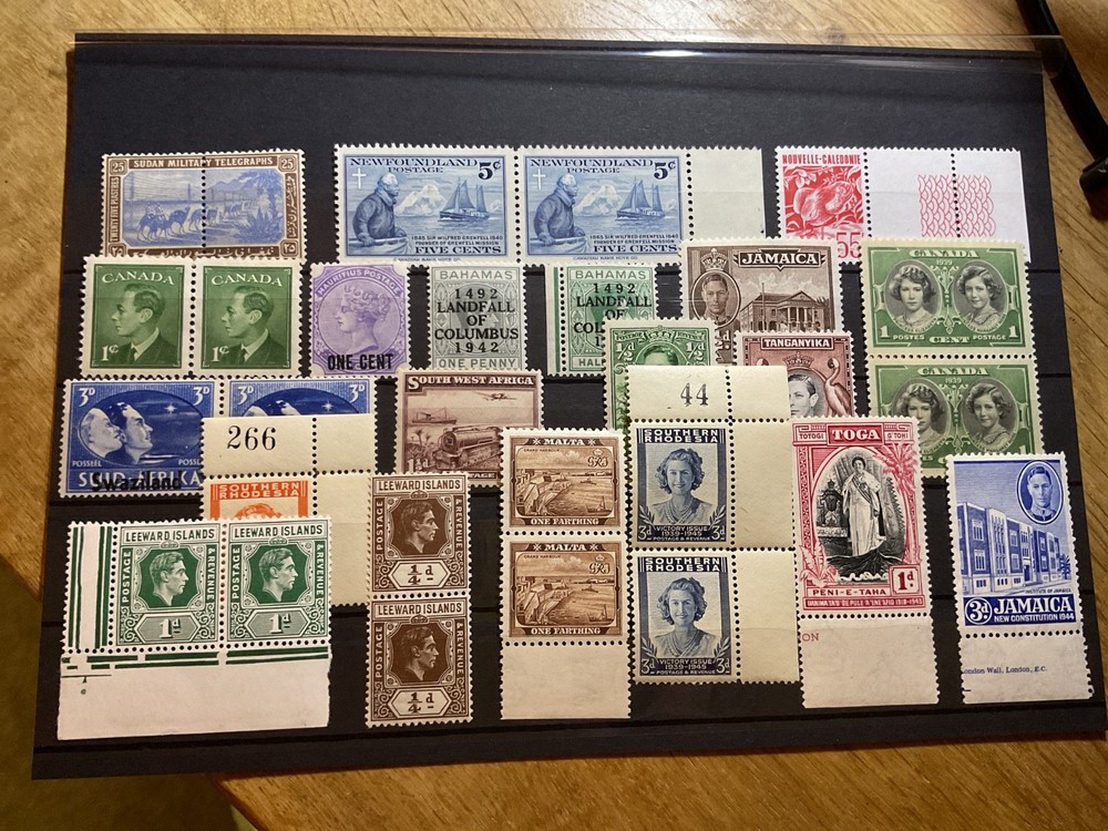 Commonwealth mixed mint never hinged stamps  B2383