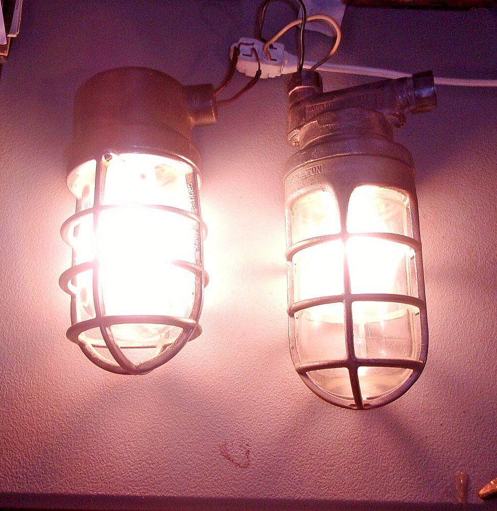 TWO Industrial Light Hazardous Explosion Proof . 1 GROUSE HINDS, 1 APPLETON