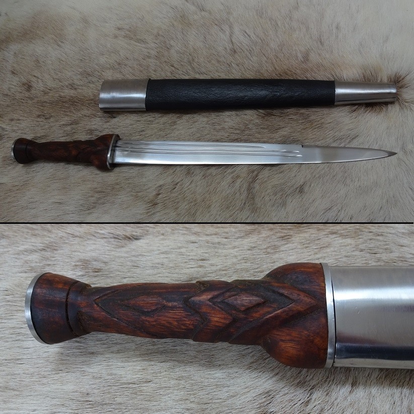 Renaissance Scottish Highlanders Dirk & Scabbard Full Tang Blade. Dagger