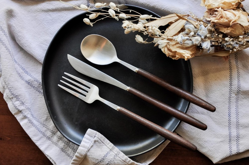 Lightweight Stainless Steel Flatware Set with Walnut (1 Set, Plain) 3