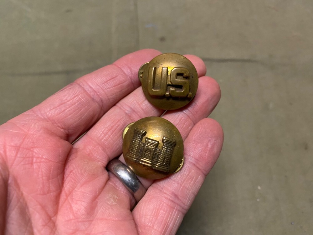 ORIGINAL EARLY WAR WWII US ARMY ENGINEER M1938 CLASS A JACKET COLLAR DISCS