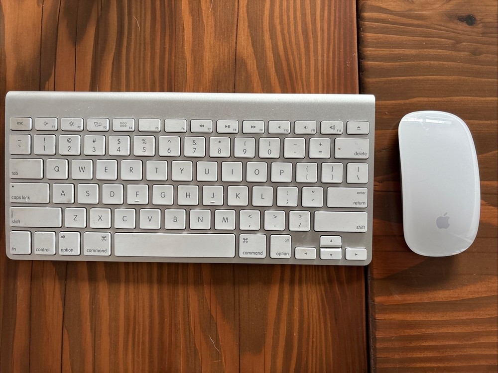 Apple A1314 & A1296 Wireless Keyboard and Mouse Combo  White Bluetooth, USED