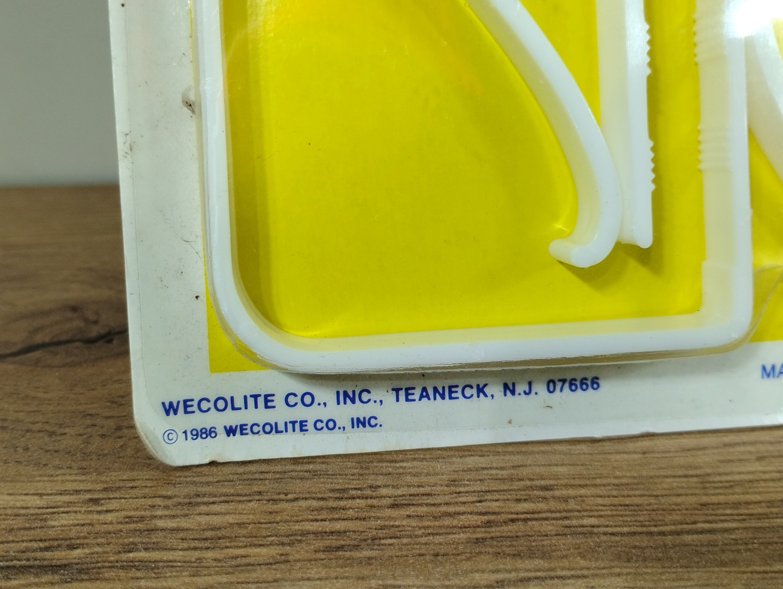 NEW WEVOLITE TABLECLOTH CLAMPS VINTAGE 80s Camping Pack of 4