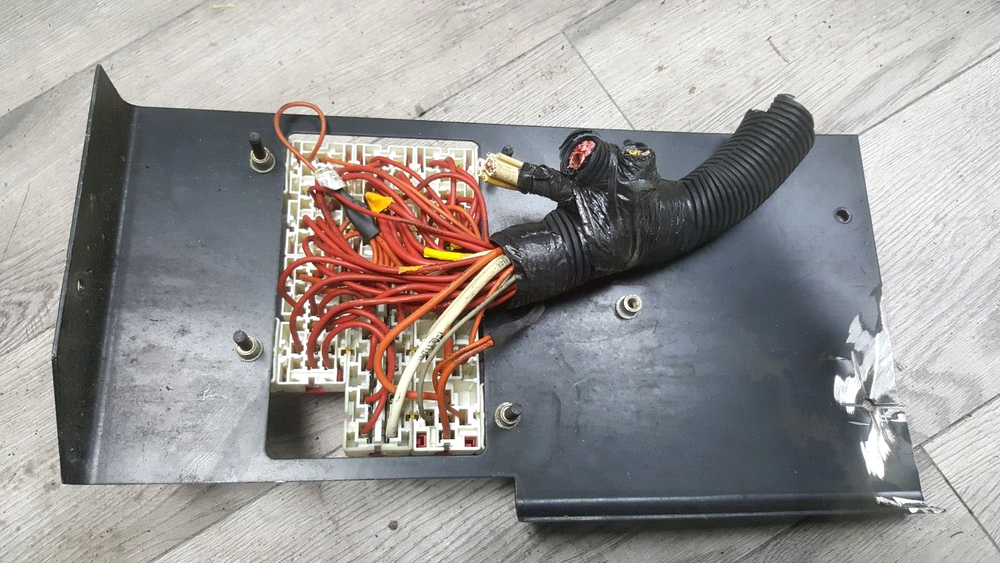 FREIGHTLINER FUSE BLOCK 5295870
