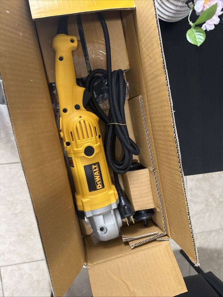 DEWALT DWP849 7 inch / 9 inch Variable Speed Polisher