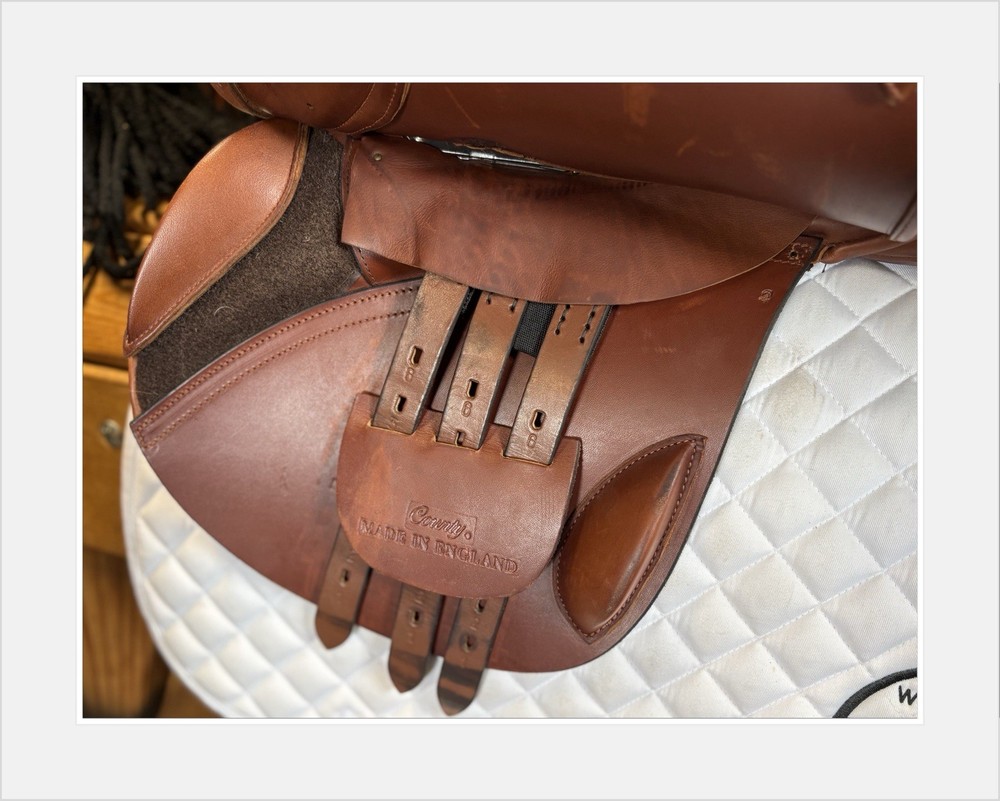 County Solution Jump Saddle. 17” M.