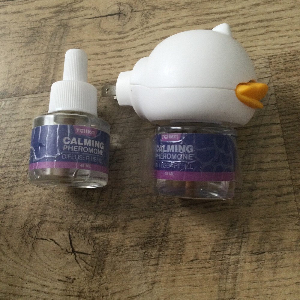Cat Calming Diffuser, 2 in 1 Cat Calming Starter Kit (Diffuser Head + 2pcs 48ml