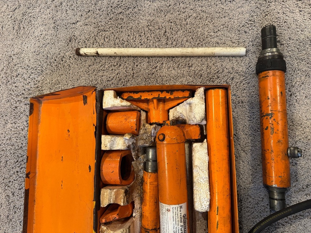 Central Hydraulics 10 Ton Portable Puller Kit