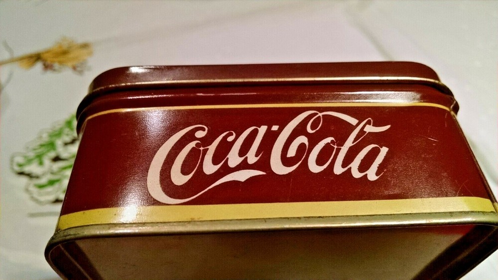 5 Cent Coca-Cola Compact Tin-Sophisticated Lady Theme