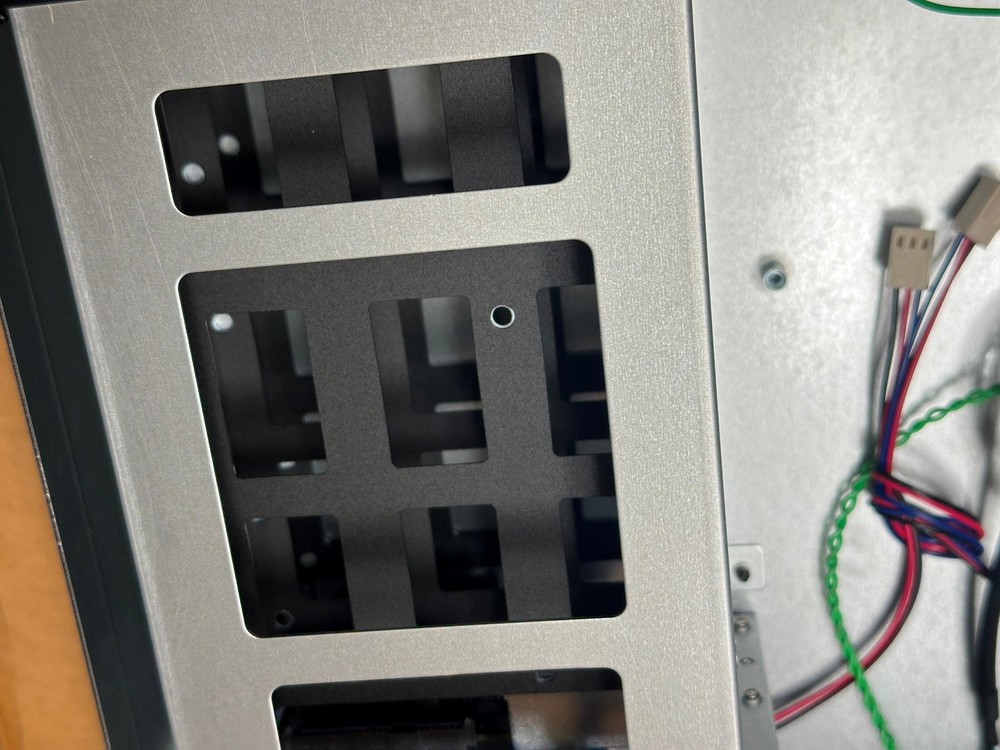 3xLogic D-2335-CO-3XL01 Empty Server Chasis with Power Supply