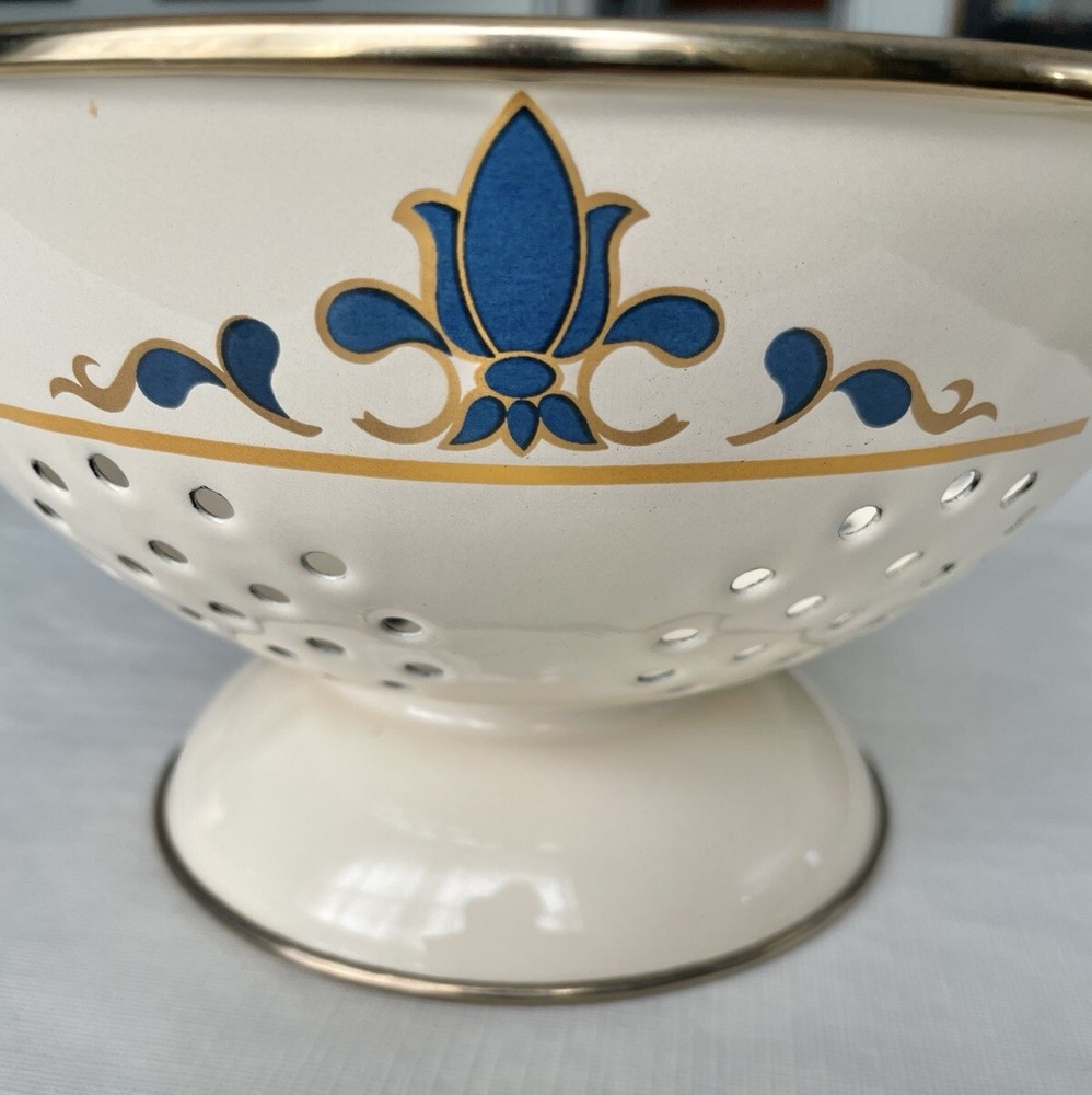 3 Enamel Nesting Mixing Bowls And Colander