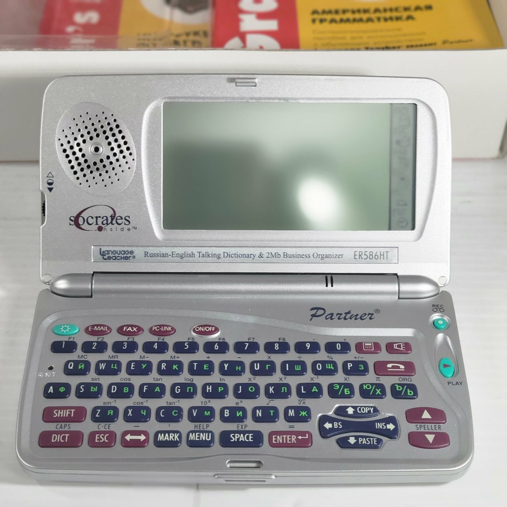 Ectaco Partner English Russian ER586HT Languages Talking Dictionary Translator