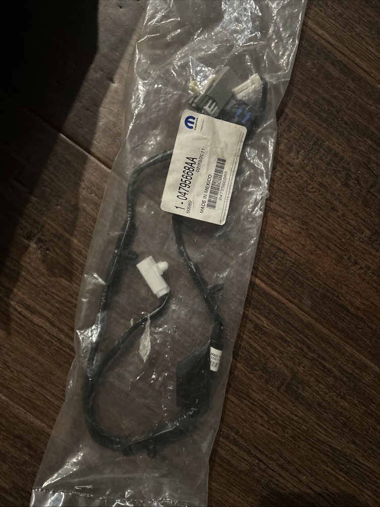 Mopar wiring-deck lid harness 04795668AA