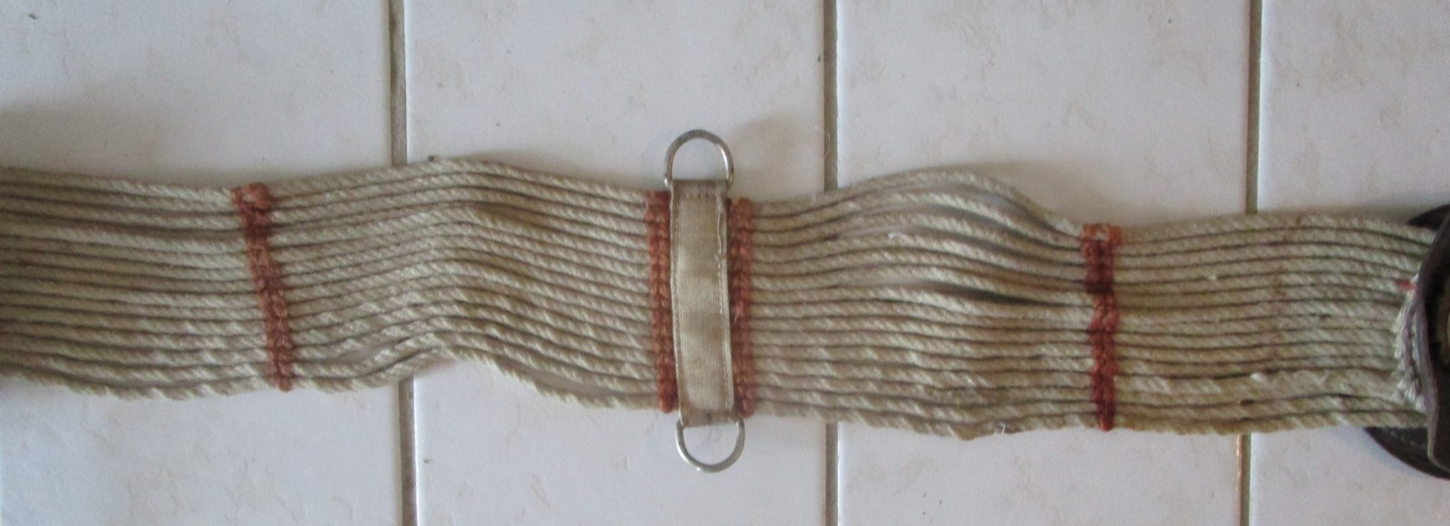 37'' VINTAGE WIDE ROPE WESTERN CINCH, LEATHER BUCKLE COVERING