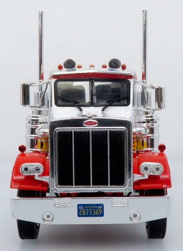 1:43 Peterbilt 359 Tractor Trailer: In-N-Out Burger