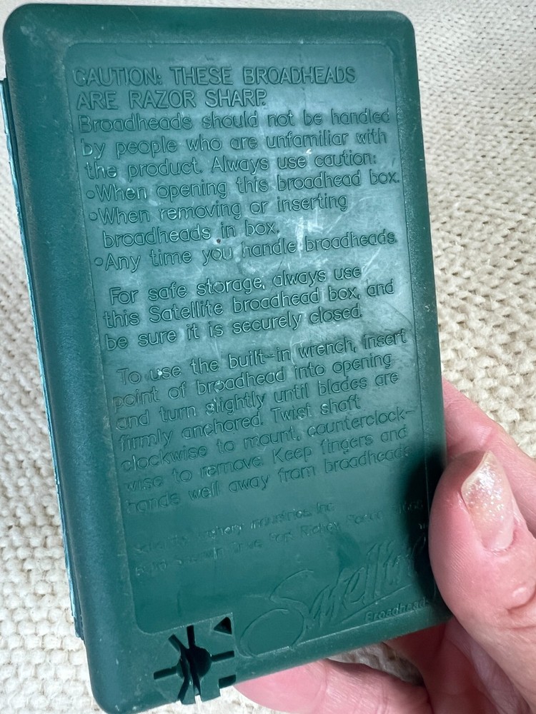 Satellite Broadhead Case