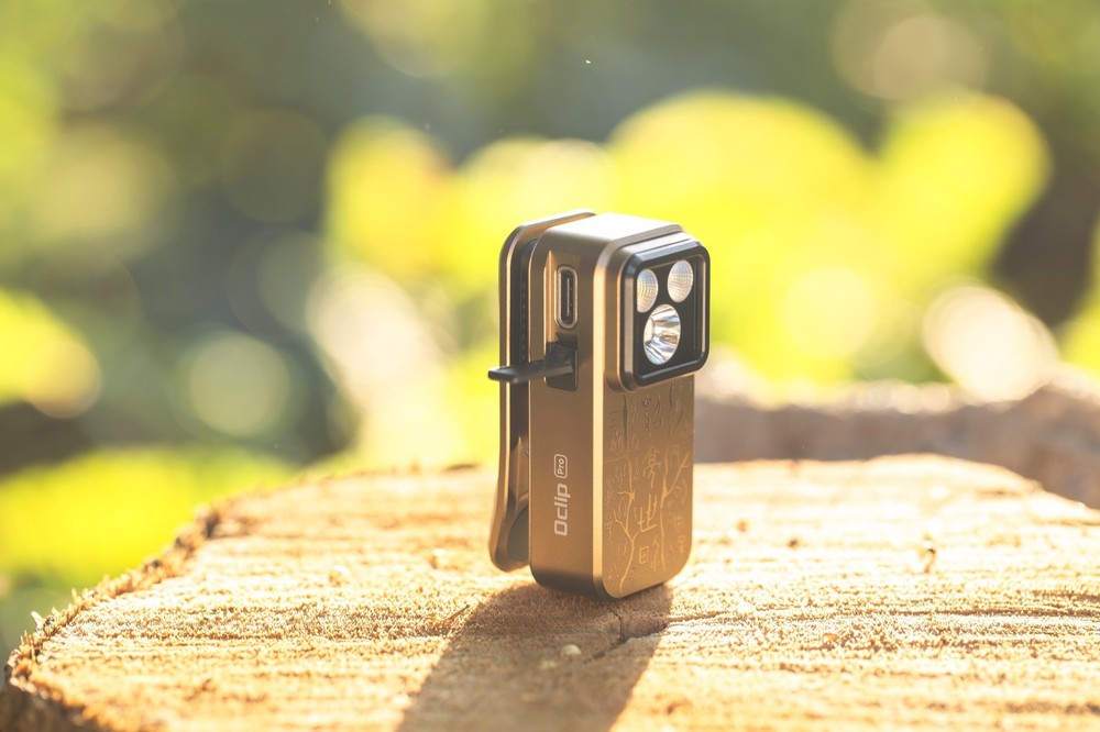 Olight Oclip Pro Ancient Script Flashlight, Floodlight Spotlight/Red Light, 500L