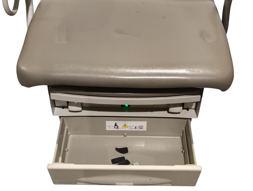 Midmark 223 Power Exam Table