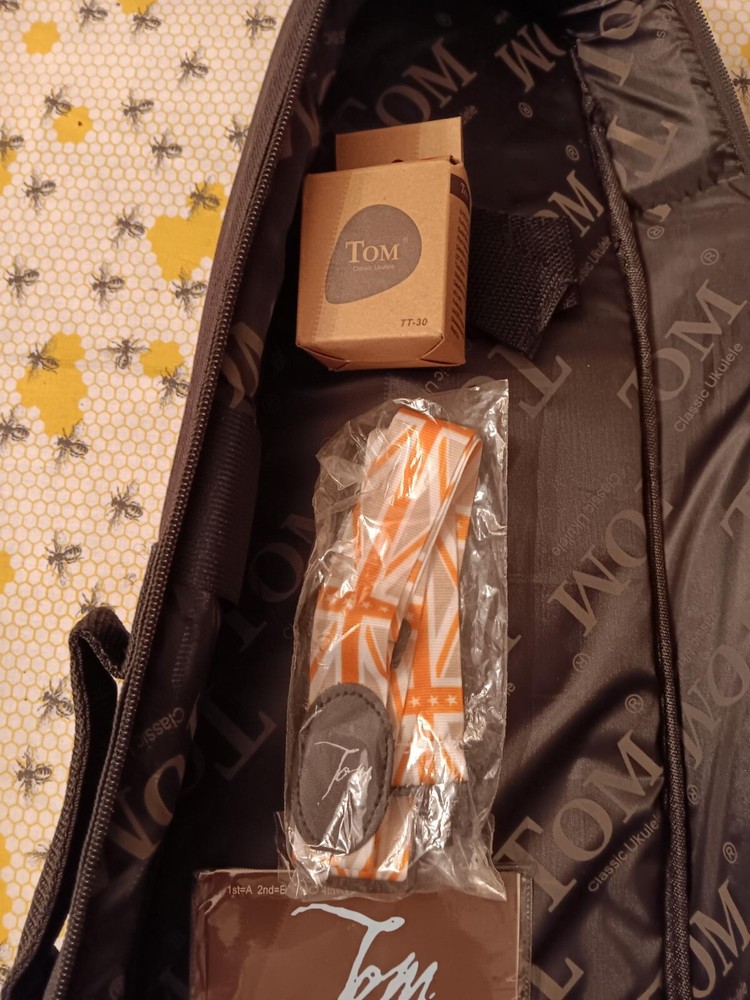 Tom Classic Ukelele with case