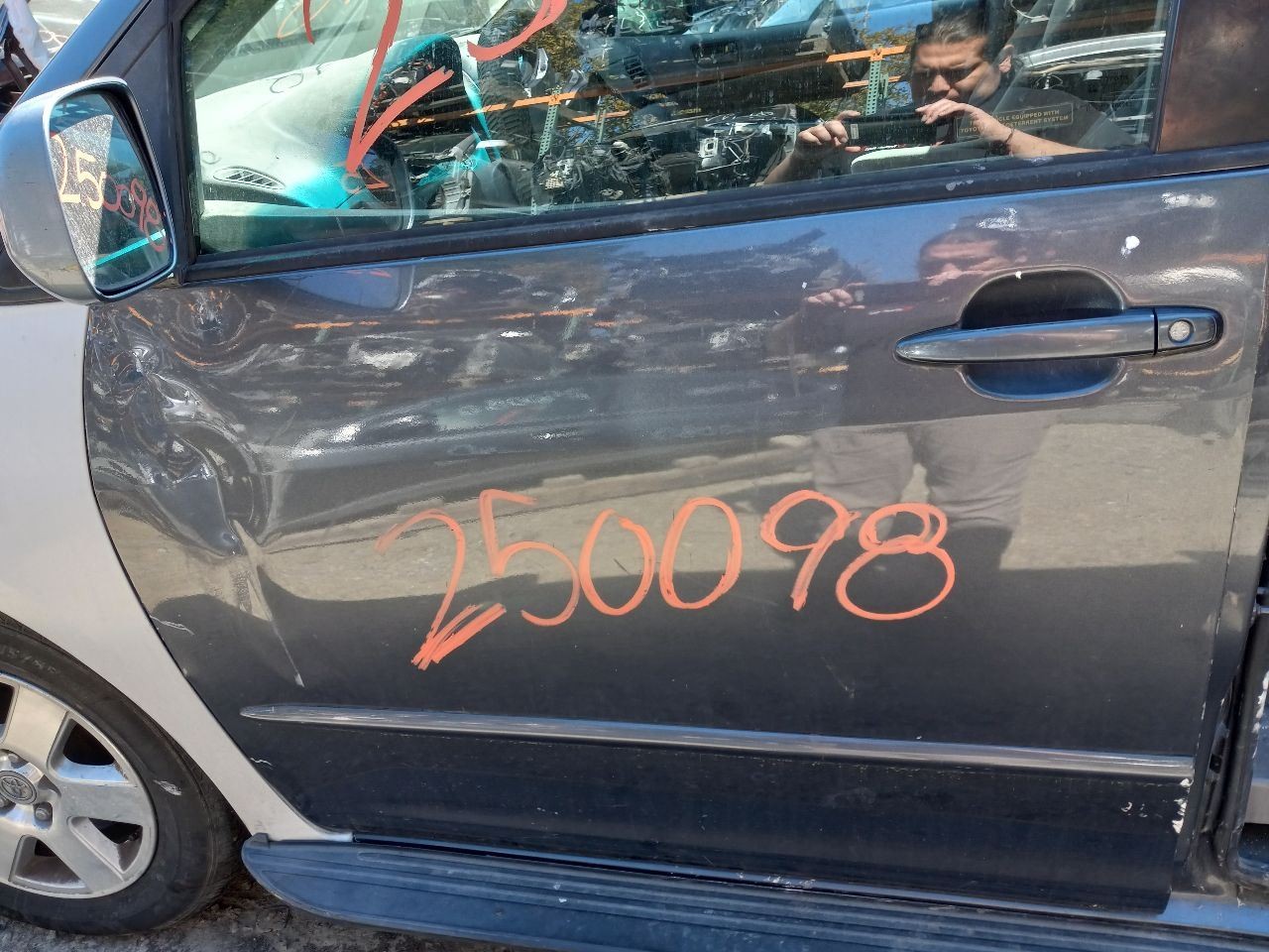 06-10 TOYOTA SIENNA LE ROOF DISPLAY DVD ENTERTAINMENT TV SCREEN