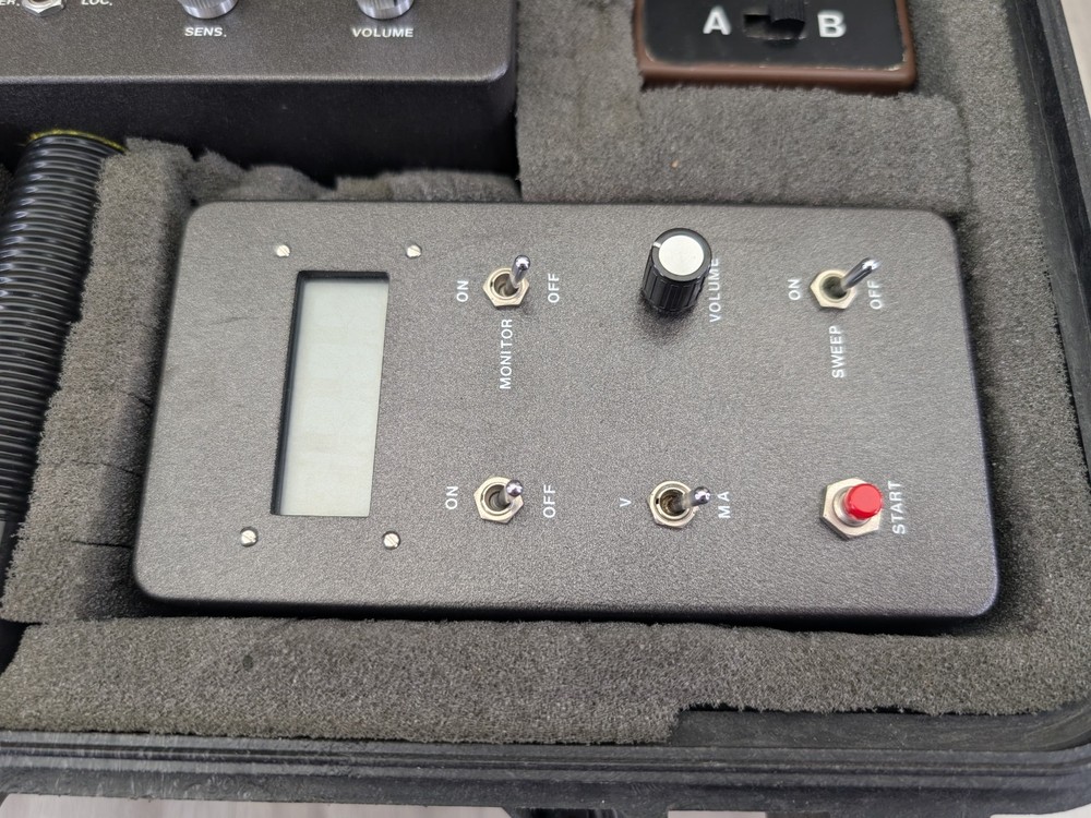 AS IS - UNTESTED Counter Surveillance Electronics Kit Bug Sweep RF Locator Used