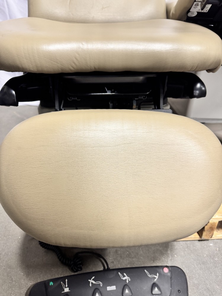 Midmark 630-003 Power Procedure Chair