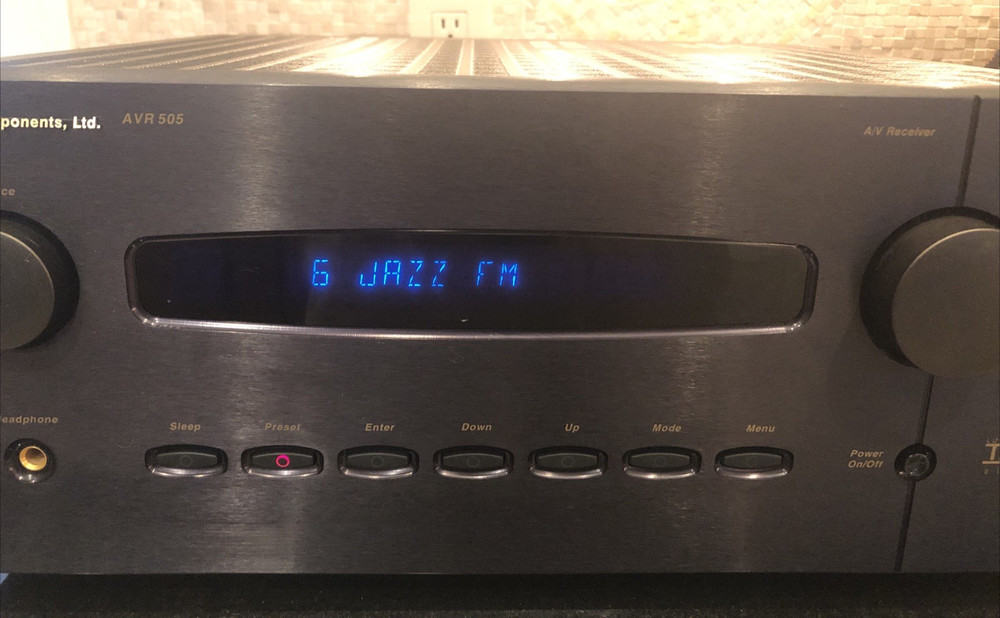 B&K Components AVR505 A / V Receiver SR10.1 B&K Remote Control Bundle