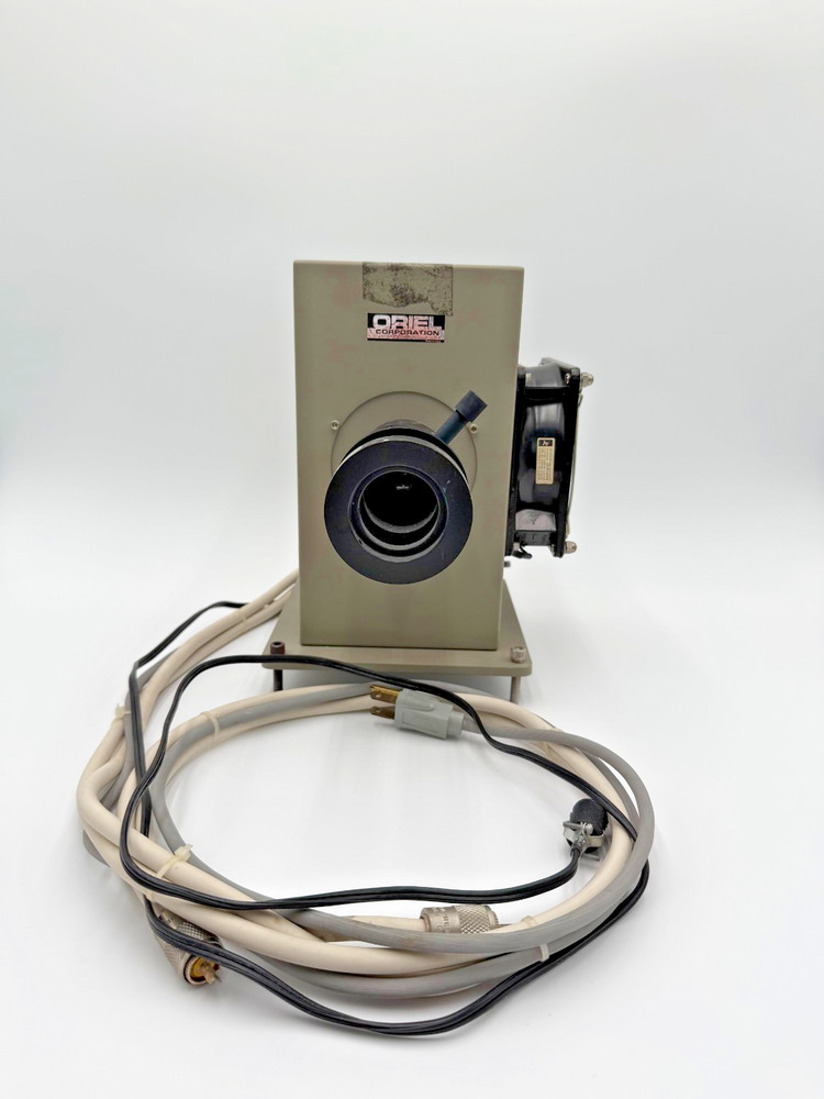 Oriel 6138 Optical Light Source