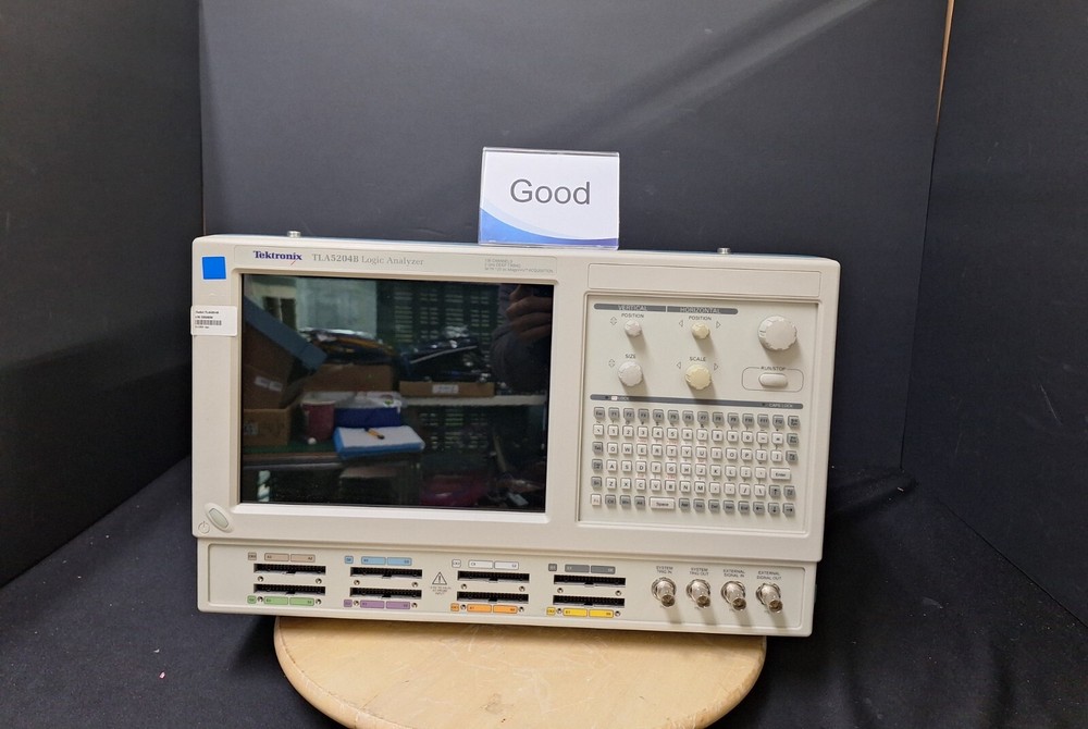 Tektronix TLA5204B : Logic Analyzer (0830)