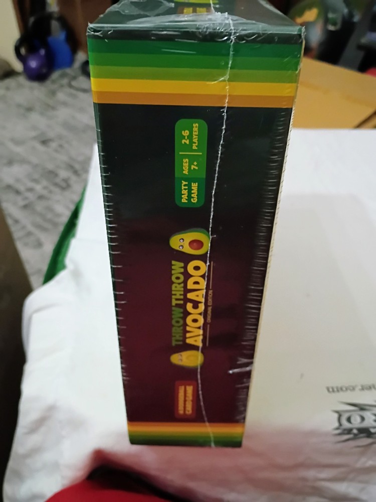 Exploding Kittens Throw Throw Avocado Party Game 2-6 Players Sealed