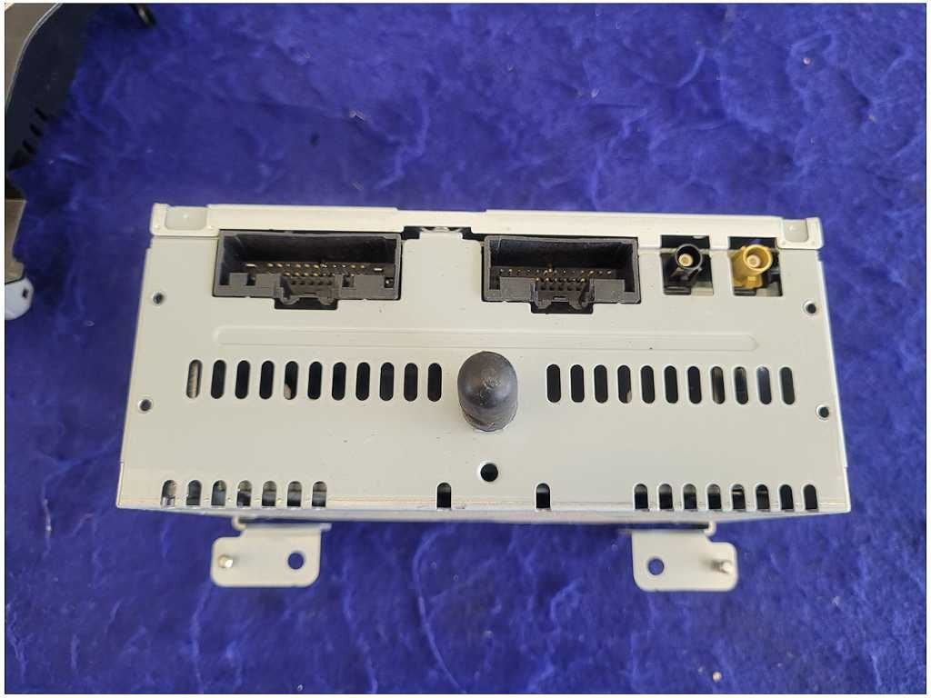 2015 Ford Mustang GT S550 Info-GPS-TV Screen Front Nav Receiver Faceplate 2709