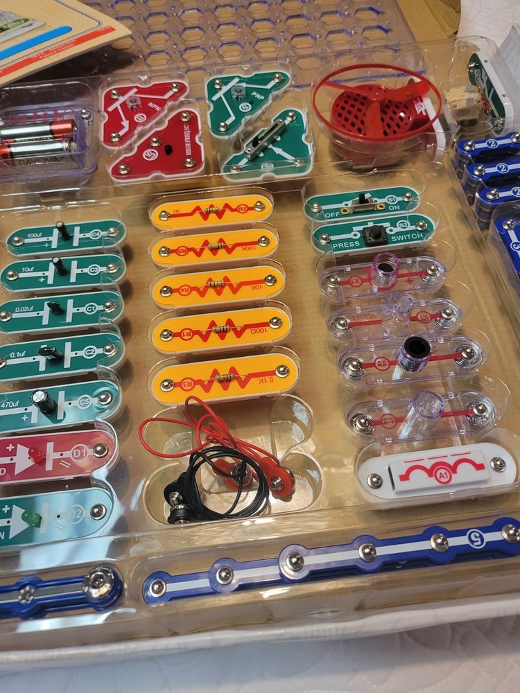 Elenco Snap Circuits SC300 Electronics Kit