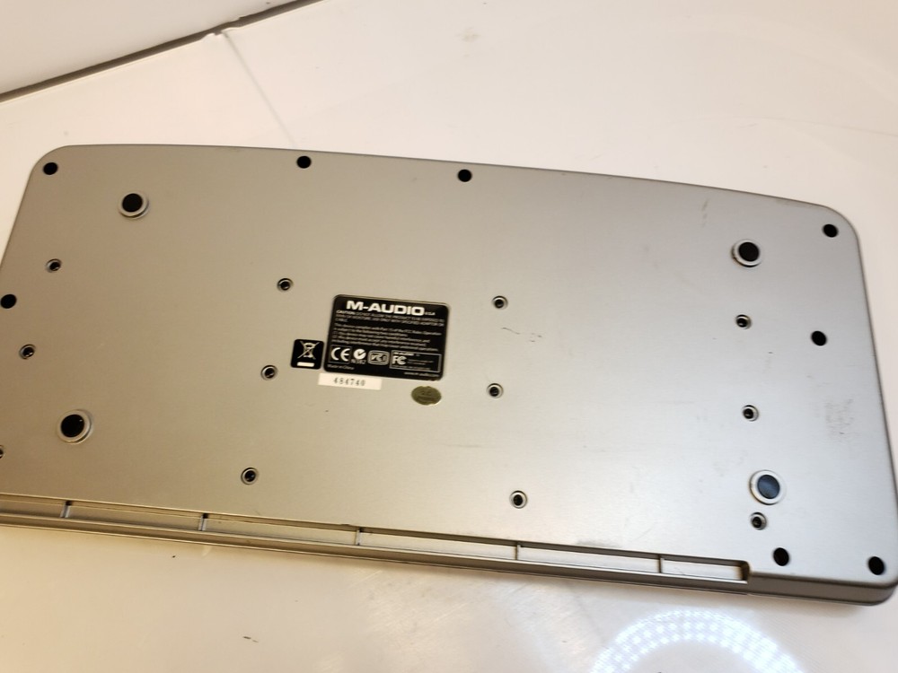 M-AUDIO O2 MIDI CONTROLLER KEYBOARD