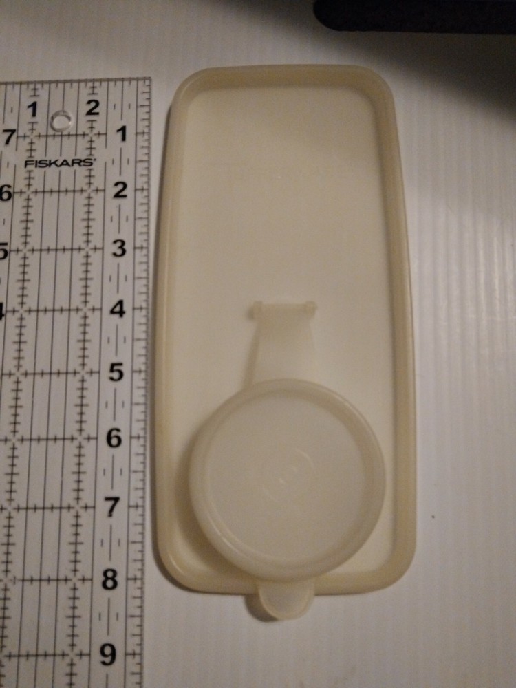 Tupperware lid 470