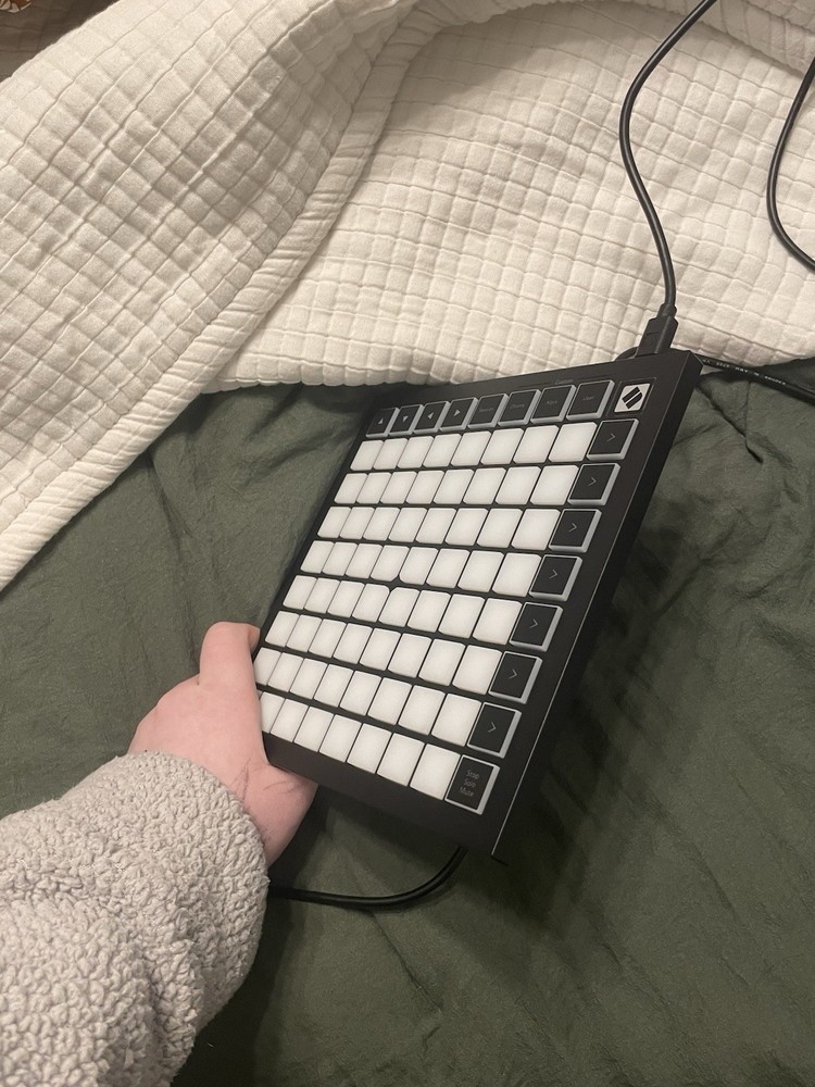 Novation Launchkey Mini MK3 25-Key Midi Keyboard Controller with Power Cable