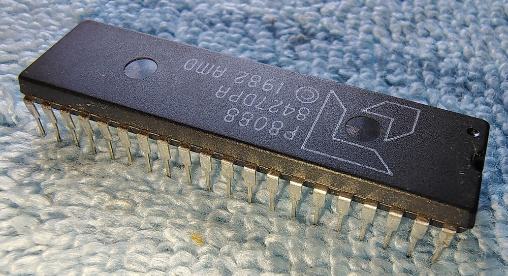 AMD P8088 8427DPA CPU Processor Chip Black 40-pin Plastic DIP Package 1982 M