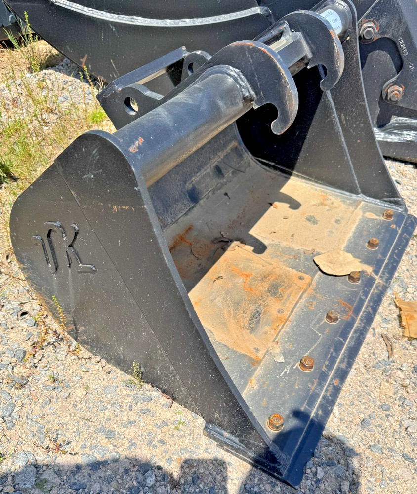 E35 36" CLEANOUT BUCKET