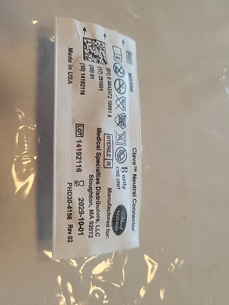 1pcs med Clave needleless connector, EXP: 2029