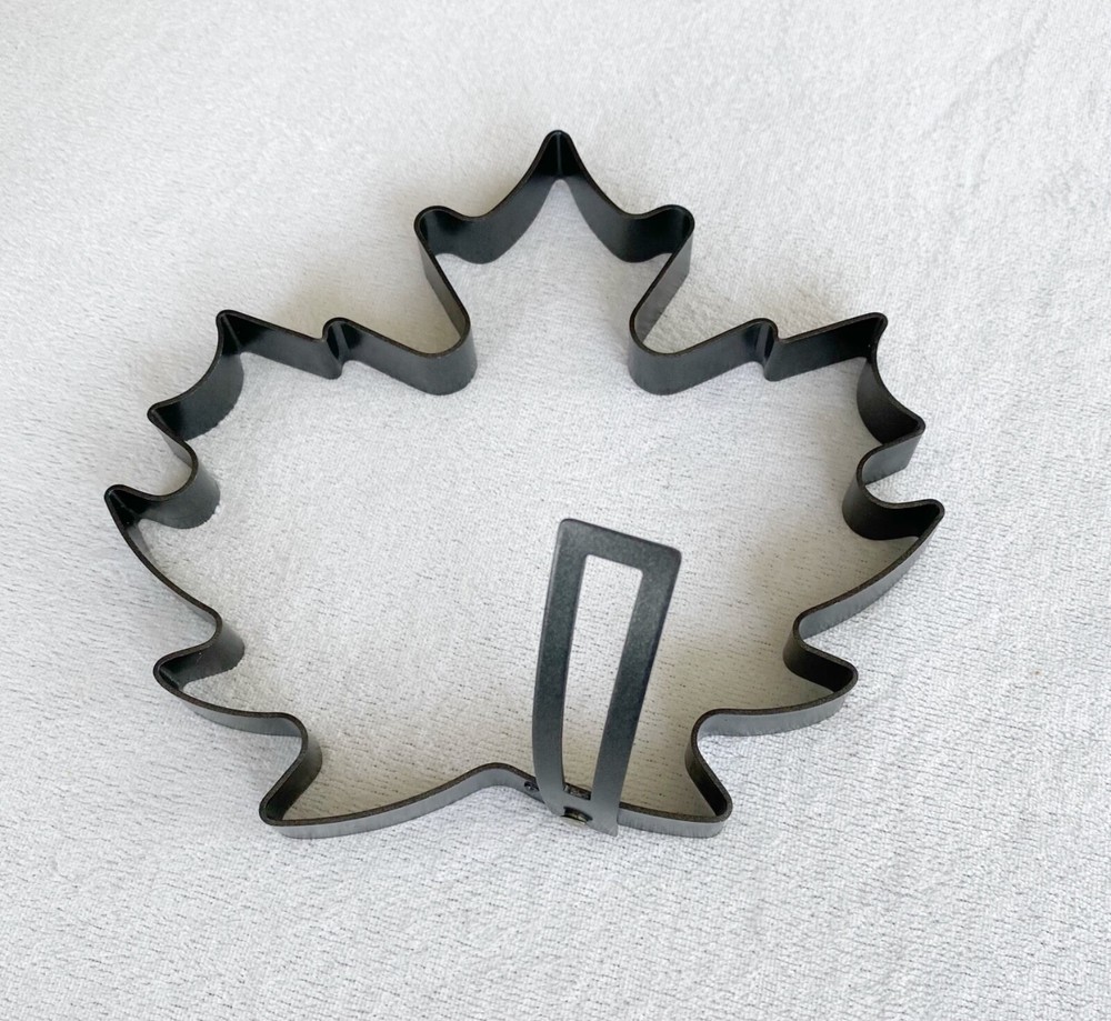 Williams-Sonoma PANCAKE Fried Egg MOLD Ring W/ Handle Maple Leaf Shape Nonstick