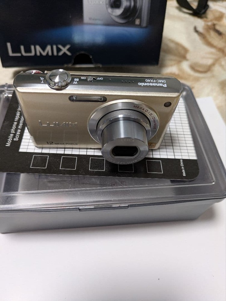 Panasonic LUMIX FX40 Gold Compact Digital Camera pre-owned condition