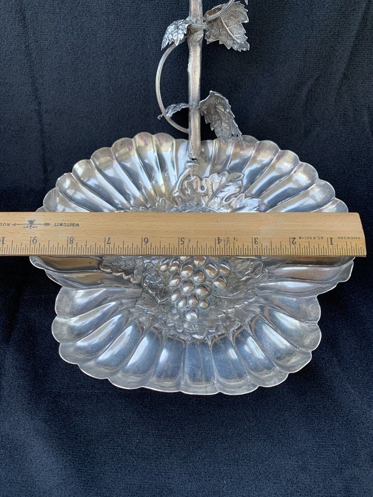 Vtg Williams Hutton & Sons Silver Plated Grape Stand Holder Figural Grape Leaf