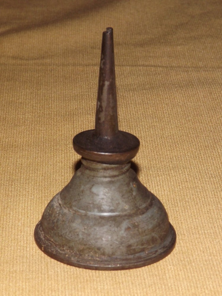 VINTAGE 3" HIGH MINI OIL CAN