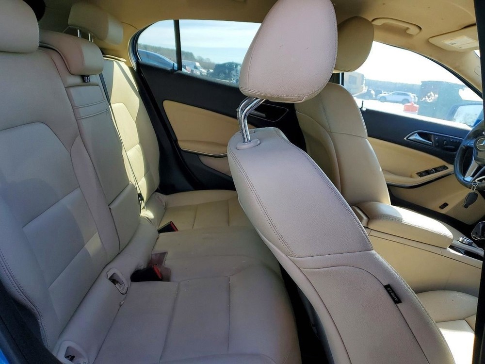 GLA250 2015 Glove Box 4972665