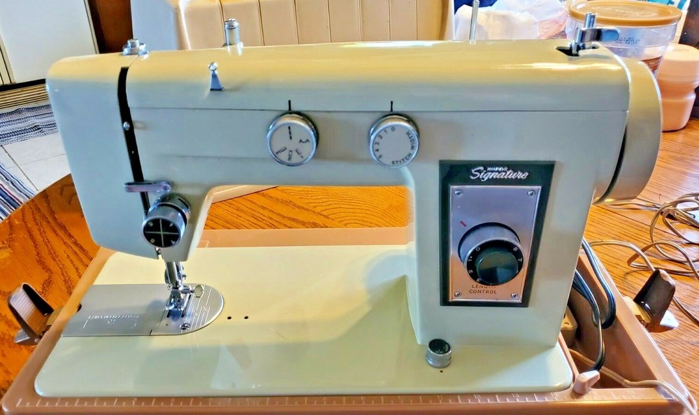 WARDS SIGNATURE SEWING MACHINE UHT J265A