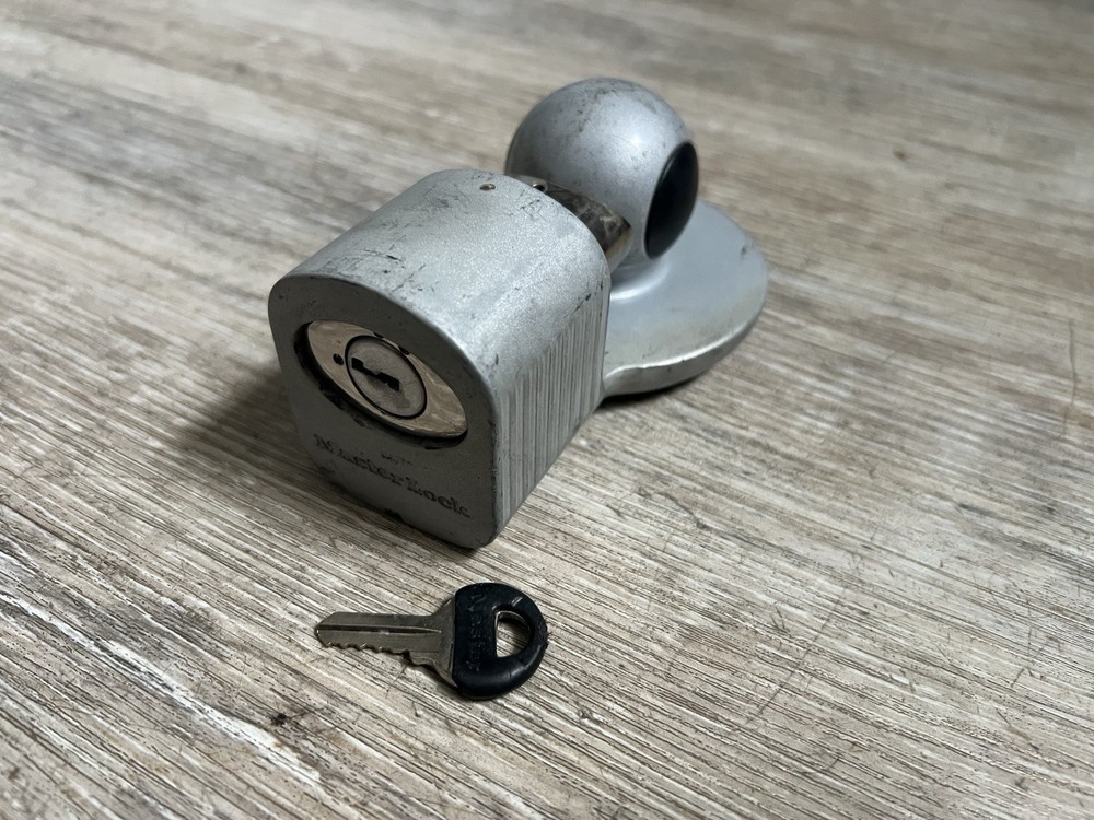 Master Lock Model No. 377 Trailer Hitch Lock with 1 Key!!