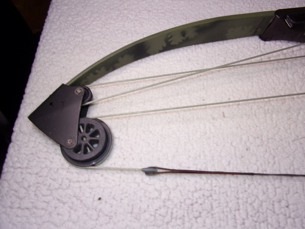 Bear Whitetail Hunter Compound Bow With Camo Limbs