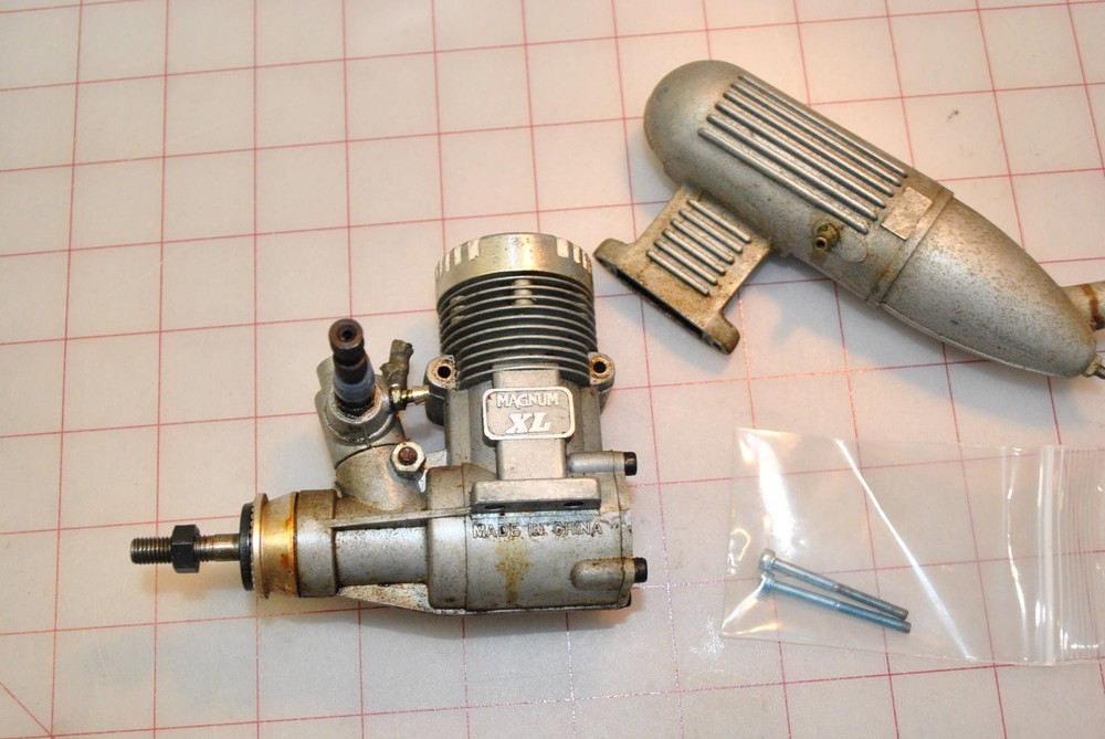 Magnum XL 40 Engine and muffler. Nice!
