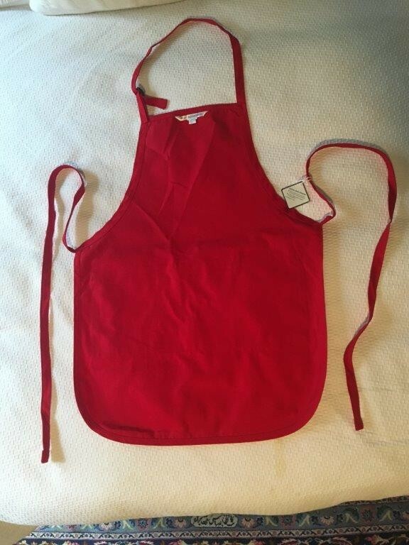 MACYS CLASSIC RED APRON WITH FRONT POCKETS [NEW]